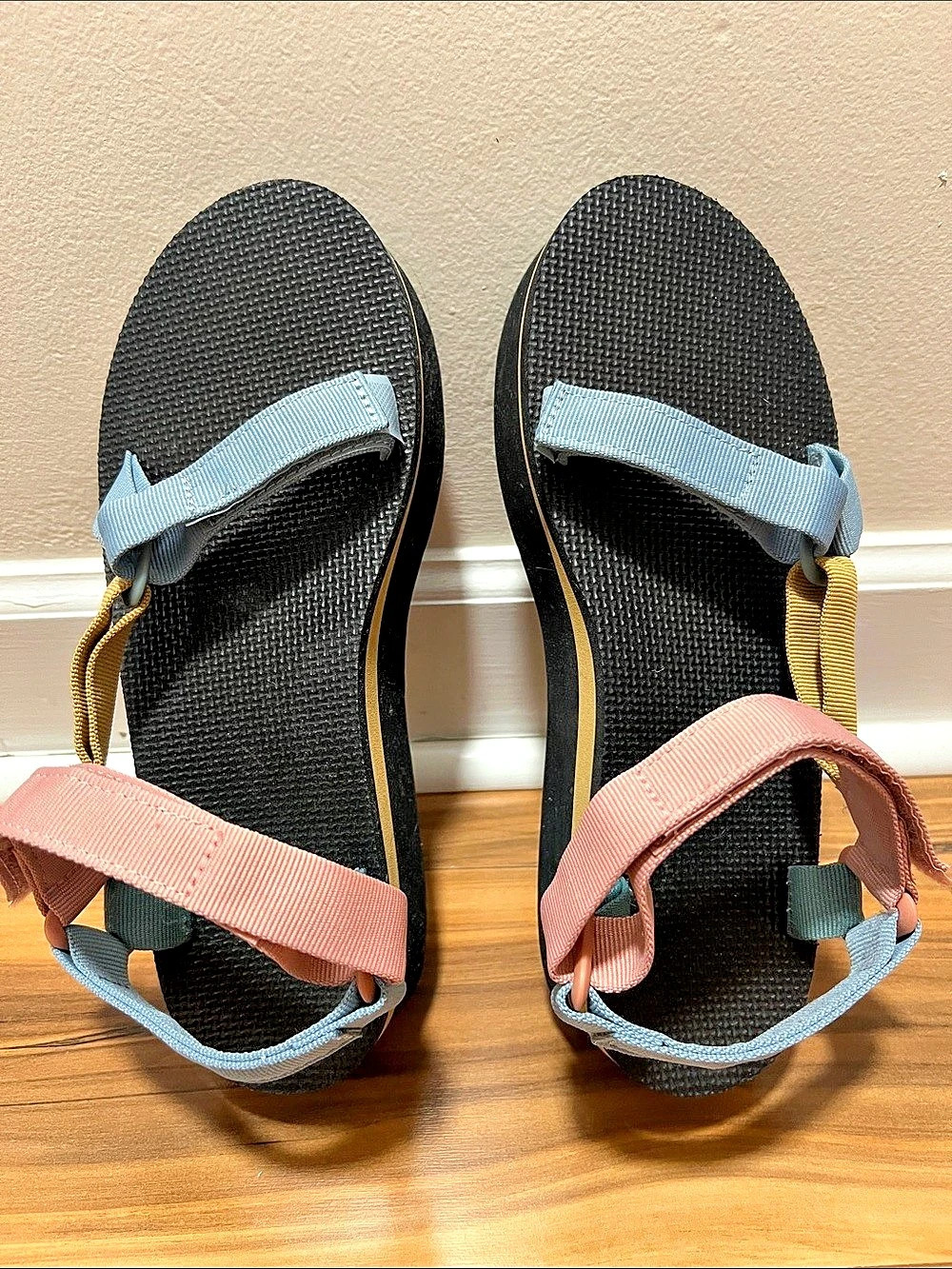 NWOT - Teva Flatform Universal Platform Sandals Black & Pink US 11